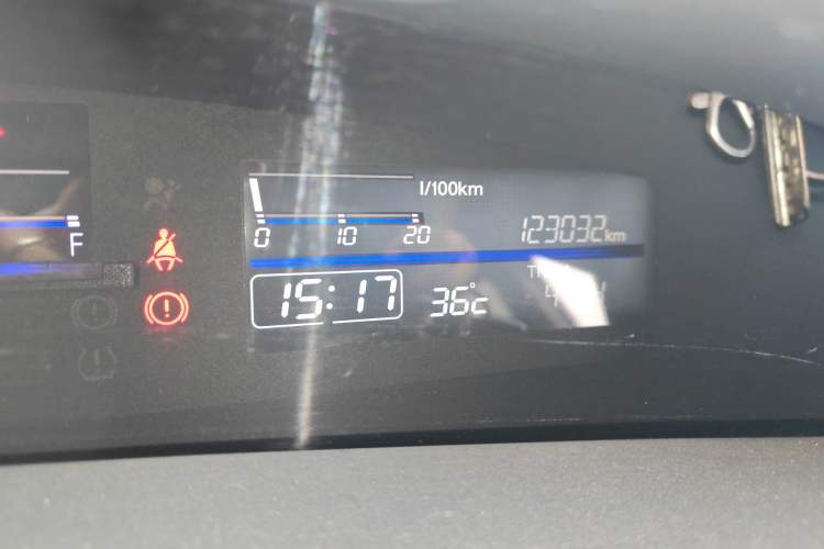 Used Honda Jade 2014 1.8L Automatic Comfort Elite Version 5 Seats Odometer Close Up