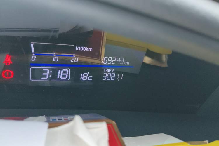 Used Honda Jade 2014 1.8L Automatic Comfort Elite Version 5 Seats Odometer Close Up