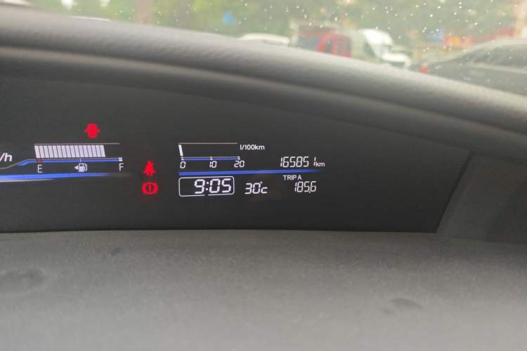 Used Honda Jade 2014 1.8L Automatic Comfort Elite Version 5 Seats Odometer Close Up