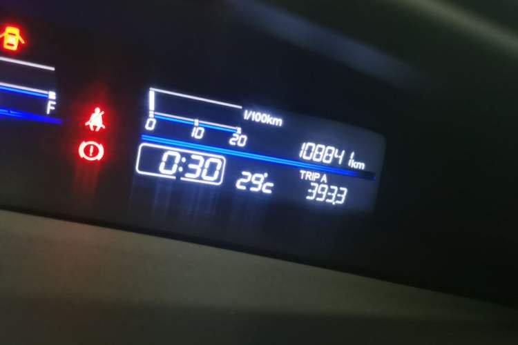 Used Honda Jade 2014 1.8L Automatic Comfort Elite Version 5 Seats Odometer Close Up