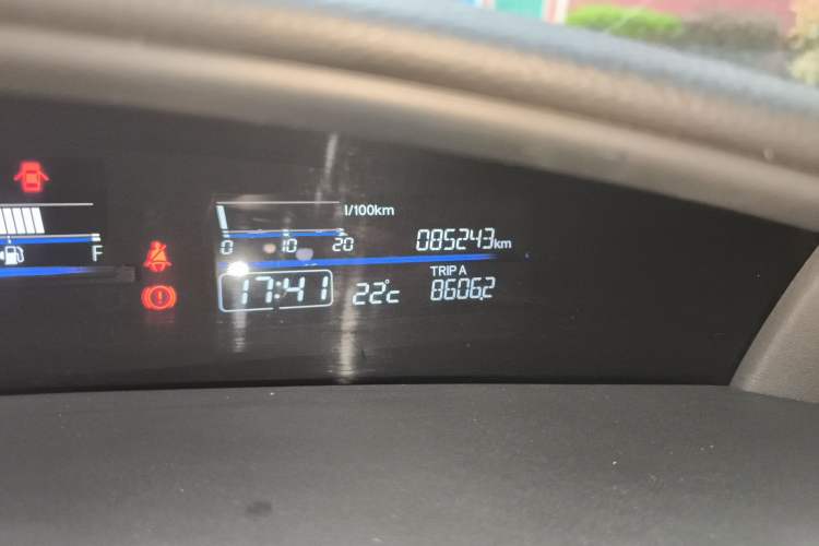 Used Honda Jade 2014 1.8L Automatic Comfort Elite Version 5 Seats Odometer Close Up