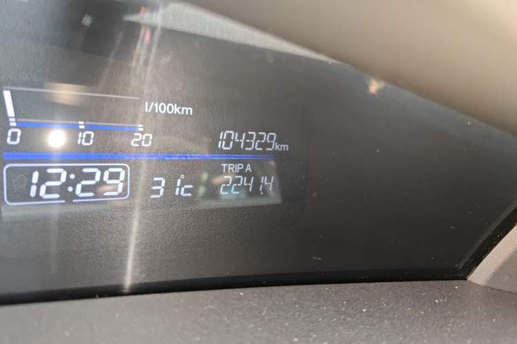 Used Honda Jade 2014 1.8L Automatic Comfort Elite Version 5 Seats Odometer Close Up