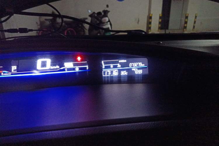Used Honda Jade 2014 1.8L Automatic Comfort Elite Version 5 Seats Odometer Close Up