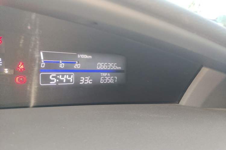 Used Honda Jade 2014 1.8L Automatic Comfort Elite Version 5 Seats Odometer Close Up