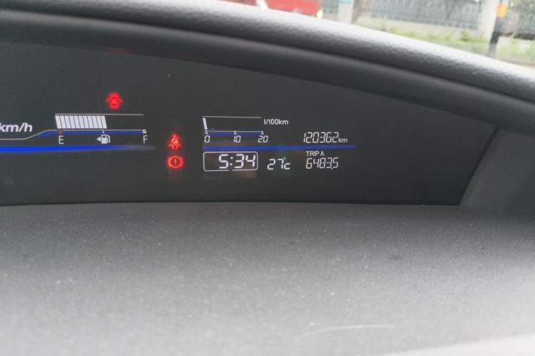 Used Honda Jade 2014 1.8L CVT Luxury Edition 5 seats Odometer Close Up