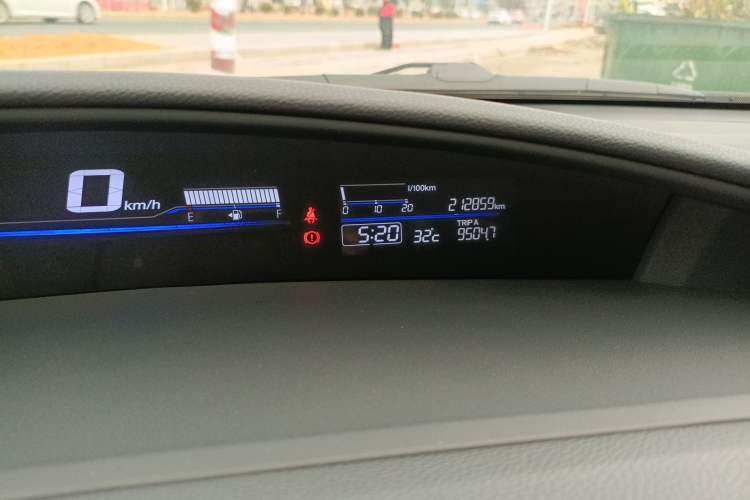 Used Honda Jade 2014 1.8L Automatic Comfort Elite Version 5 Seats Odometer Close Up