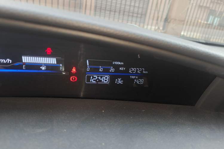 Used Honda Jade 2014 1.8L Automatic Comfort Elite Version 5 Seats Odometer Close Up