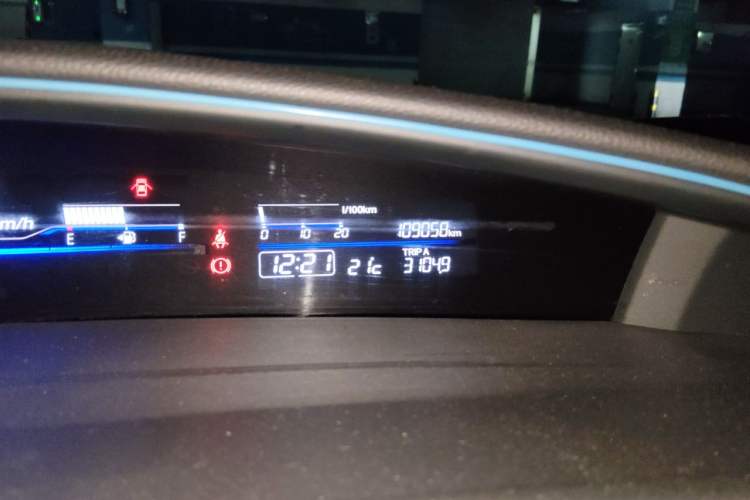 Used Honda Jade 2014 1.8L Automatic Comfort Elite Version 5 Seats Odometer Close Up