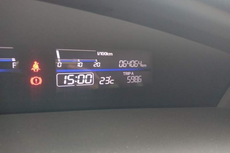 Used Honda Jade 2014 1.8L CVT Luxury Edition 5 seats Odometer Close Up