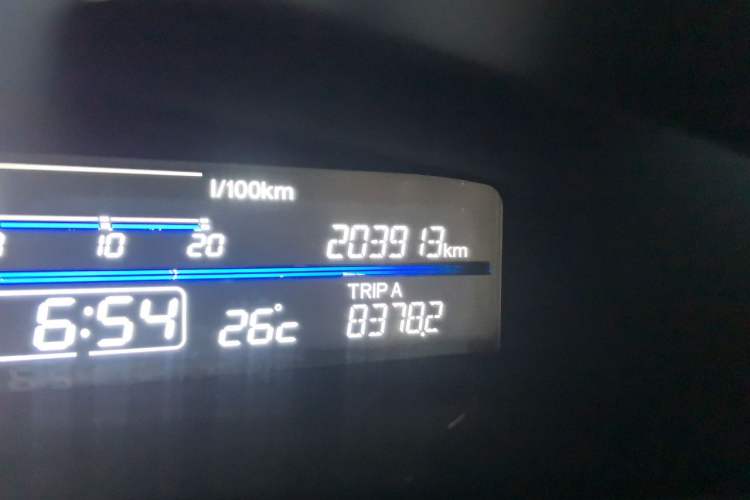 Used Honda Jade 2014 1.8L Automatic Comfort Elite Version 5 Seats Odometer Close Up