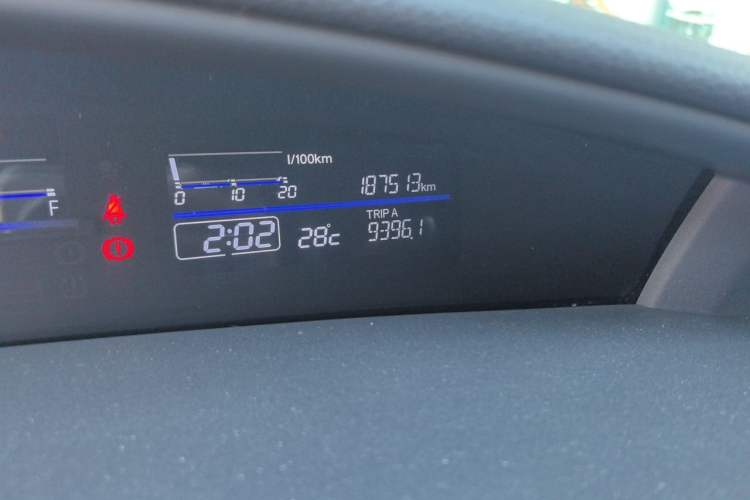 Used Honda Jade 2014 1.8L Automatic Comfort Elite Version 5 Seats Odometer Close Up