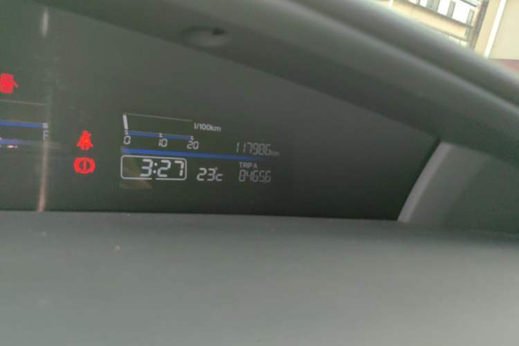 Used Honda Jade 2014 1.8L CVT Luxury Prestige Edition 5 Seats Odometer Close Up