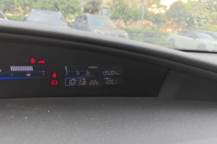 Used Honda Jade 2014 1.8L Automatic Comfort Elite Version 5 Seats Odometer Close Up
