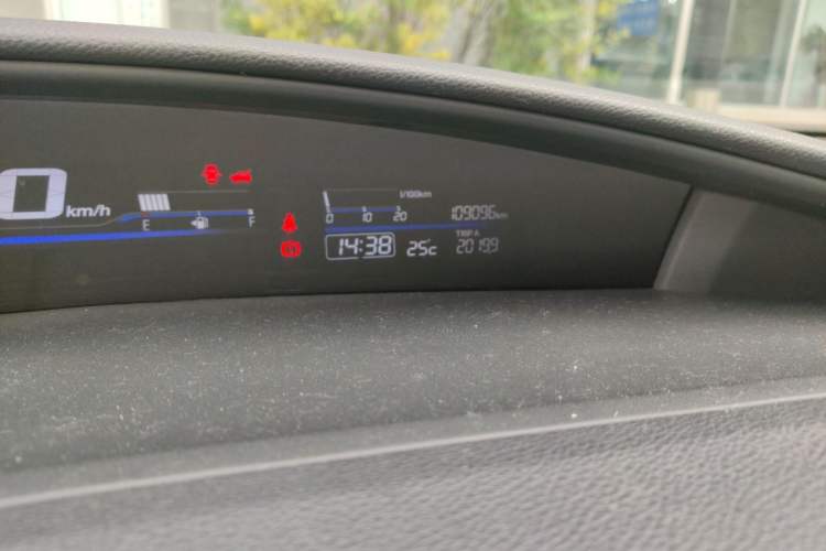Used Honda Jade 2014 1.8L Automatic Comfort Elite Version 5 Seats Odometer Close Up