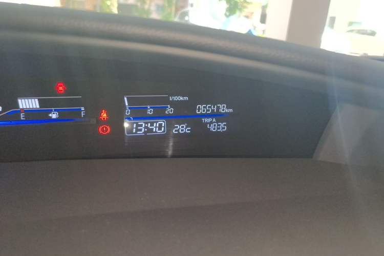Used Honda Jade 2014 1.8L Automatic Comfort Elite Version 5 Seats Odometer Close Up