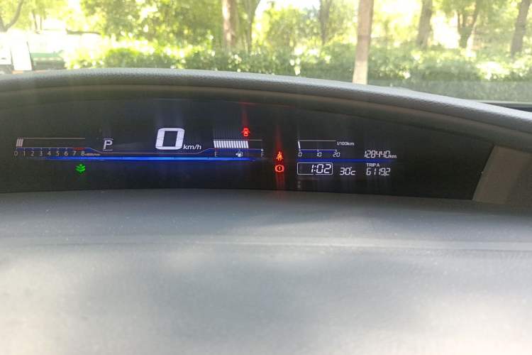 Used Honda Jade 2014 1.8L Automatic Comfort Elite Version 5 Seats Odometer Close Up