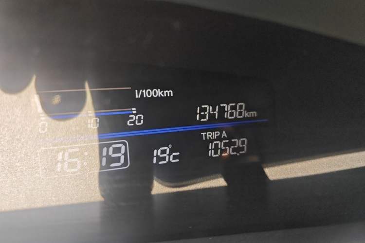Used Honda Jade 2014 1.8L Automatic Comfort Elite Version 5 Seats Odometer Close Up