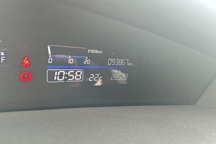 Used Honda Jade 2014 1.8L Automatic Comfort Elite Version 5 Seats Odometer Close Up