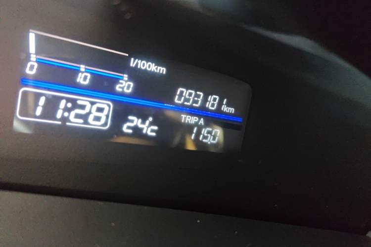 Used Honda Jade 2014 1.8L Automatic Comfort Elite Version 5 Seats Odometer Close Up