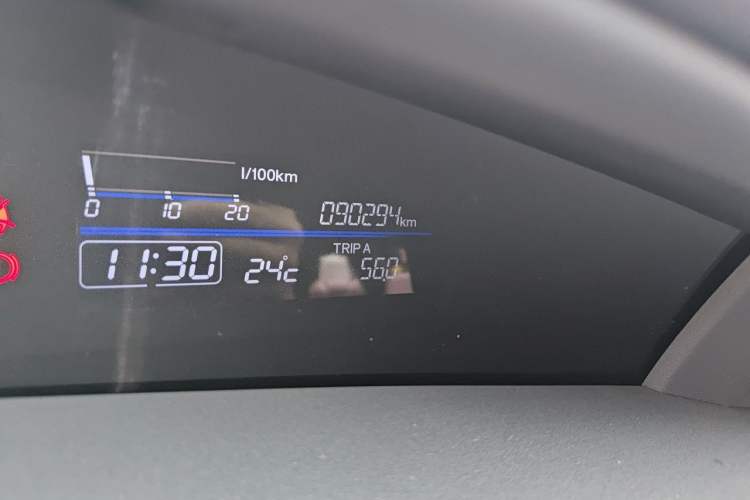 Used Honda Jade 2014 1.8L CVT Luxury Prestige Edition 5 Seats Odometer Close Up