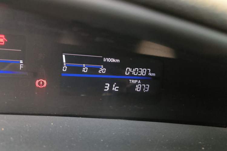 Used Honda Jade 2014 1.8L Automatic Comfort Elite Version 5 Seats Odometer Close Up