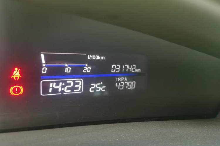 Used Honda Jade 2014 1.8L CVT Luxury Prestige Edition 5 Seats Odometer Close Up