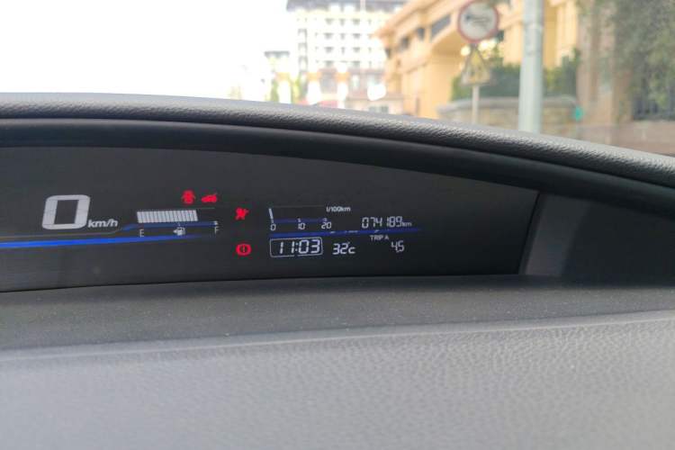 Used Honda Jade 2014 1.8L Automatic Comfort Elite Version 5 Seats Odometer Close Up