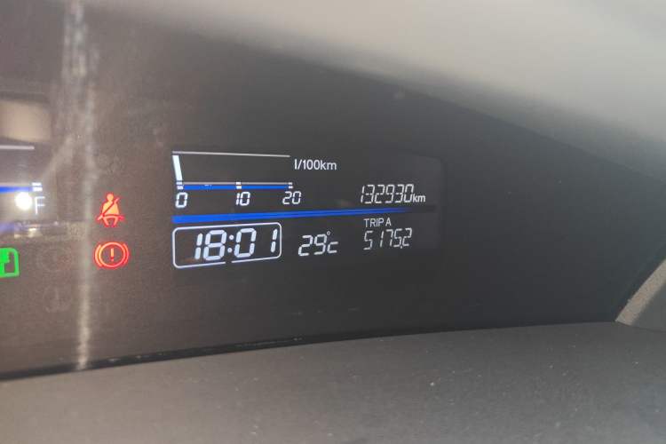 Used Honda Jade 2014 1.8L CVT Luxury Prestige Edition 5 Seats Odometer Close Up