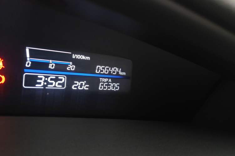 Used Honda Jade 2014 1.8L Automatic Comfort Elite Version 5 Seats Odometer Close Up