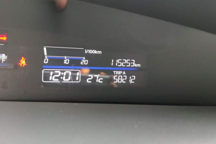 Used Honda Jade 2014 1.8L Automatic Comfort Elite Version 5 Seats Odometer Close Up