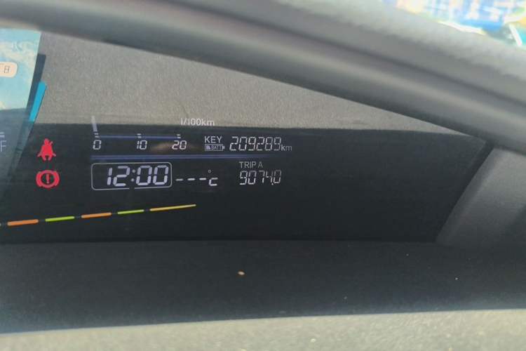 Used Honda Jade 2014 1.8L CVT Luxury Edition 5 seats Odometer Close Up