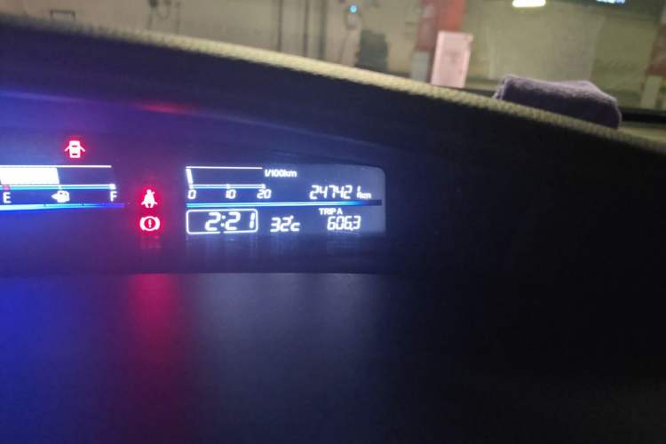 Used Honda Jade 2014 1.8L CVT Luxury Prestige Edition 5 Seats Odometer Close Up