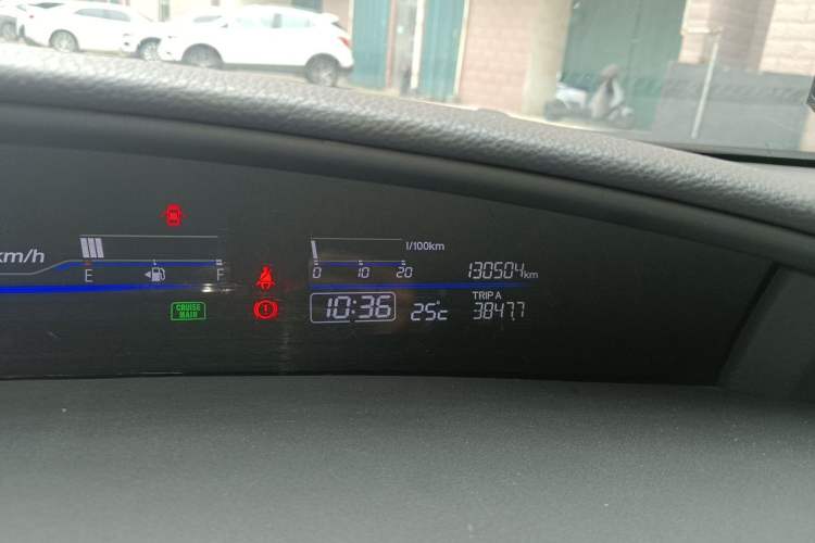 Used Honda Jade 2014 1.8L CVT Luxury Edition 5 seats Odometer Close Up