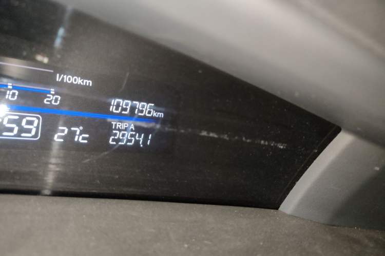 Used Honda Jade 2014 1.8L Automatic Comfort Elite Version 5 Seats Odometer Close Up