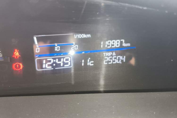 Used Honda Jade 2014 1.8L CVT Luxury Prestige Edition 5 Seats Odometer Close Up