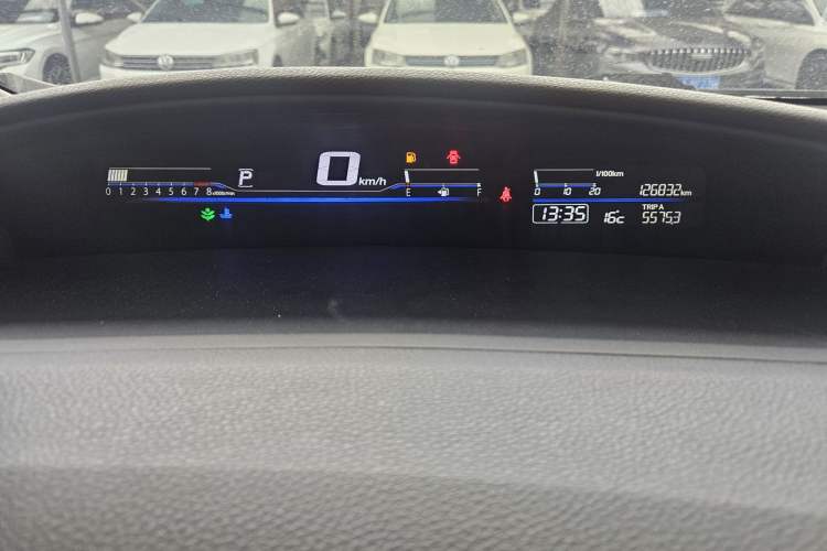 Used Honda Jade 2014 1.8L Automatic Comfort Elite Version 5 Seats Odometer Close Up