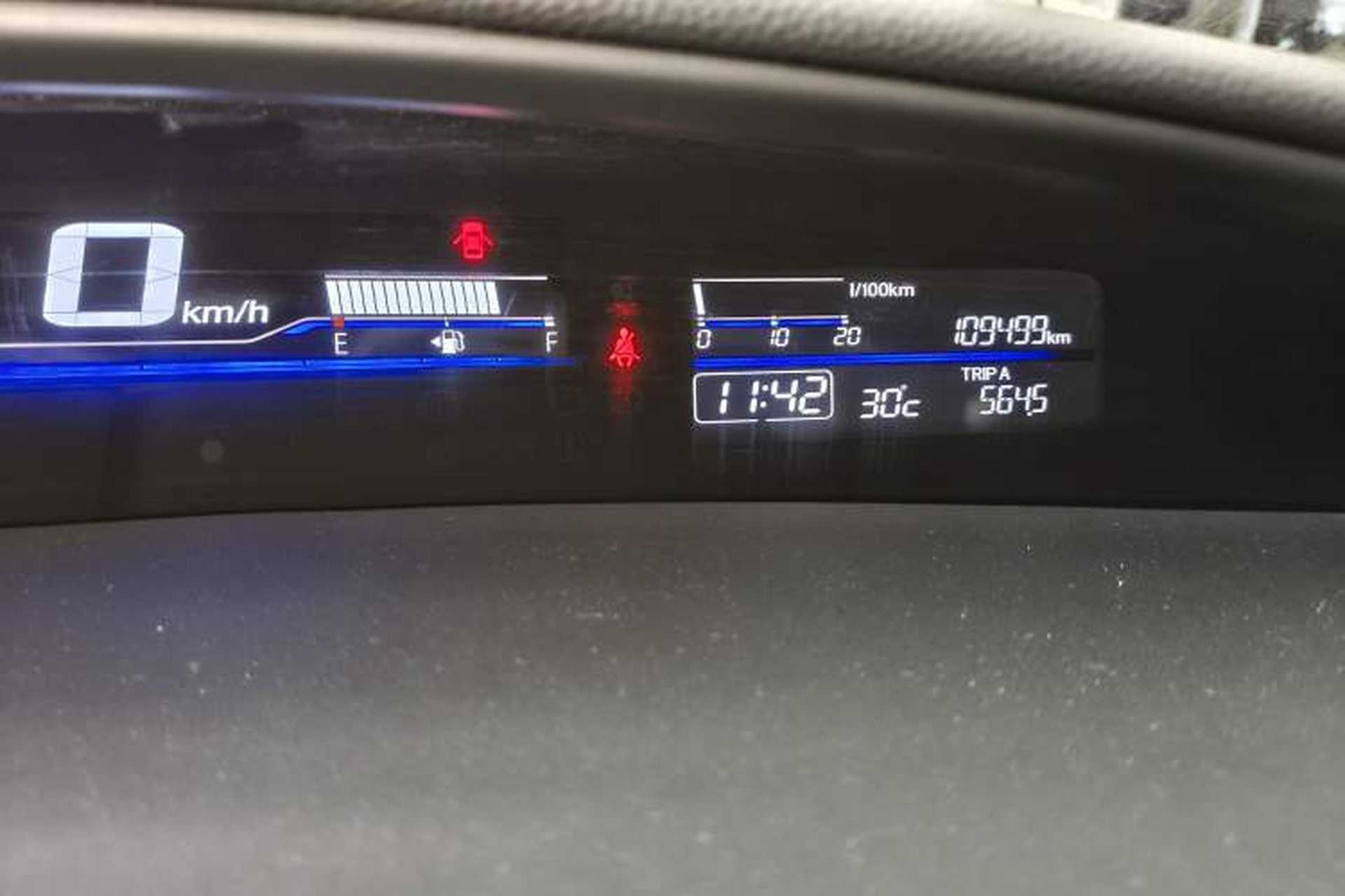 Used Honda Jade 2014 1.8L CVT Luxury Edition 5 seats Odometer Close Up