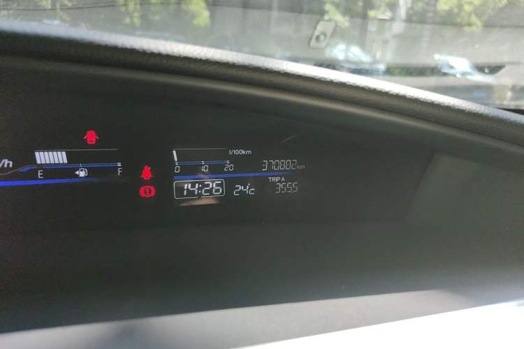 Used Honda Jade 2014 1.8L Automatic Comfort Elite Version 5 Seats Odometer Close Up