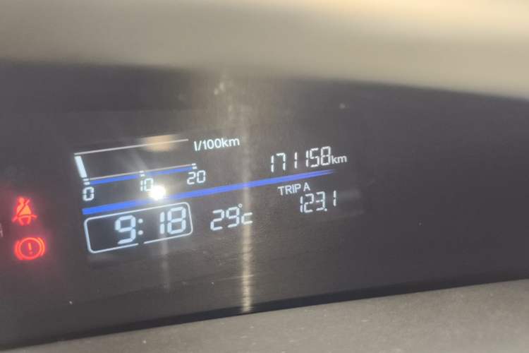 Used Honda Jade 2014 1.8L Automatic Comfort Elite Version 5 Seats Odometer Close Up