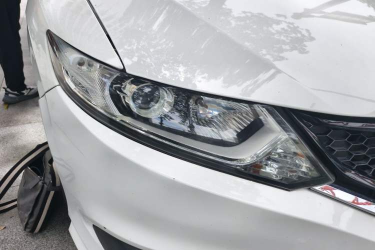 Used Honda Jade 2014 1.8L Automatic Comfort Elite Version 5 Seats Right Front Headlight
