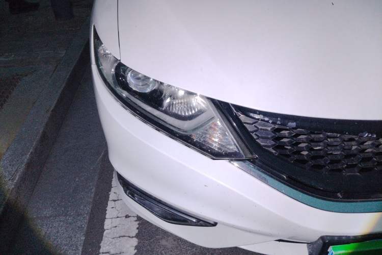 Used Honda Jade 2014 1.8L Automatic Comfort Elite Version 5 Seats Right Front Headlight
