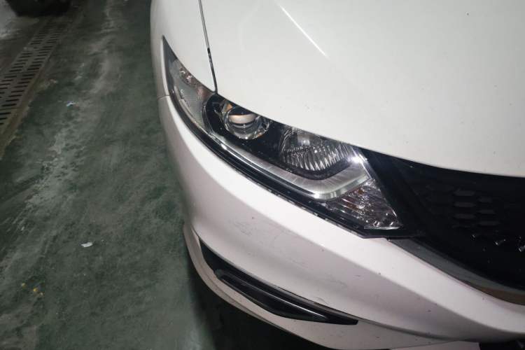 Used Honda Jade 2014 1.8L Automatic Comfort Elite Version 5 Seats Right Front Headlight