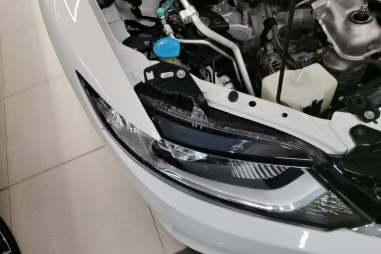 Used Honda Jade 2014 1.8L Automatic Comfort Elite Version 5 Seats Right Front Headlight
