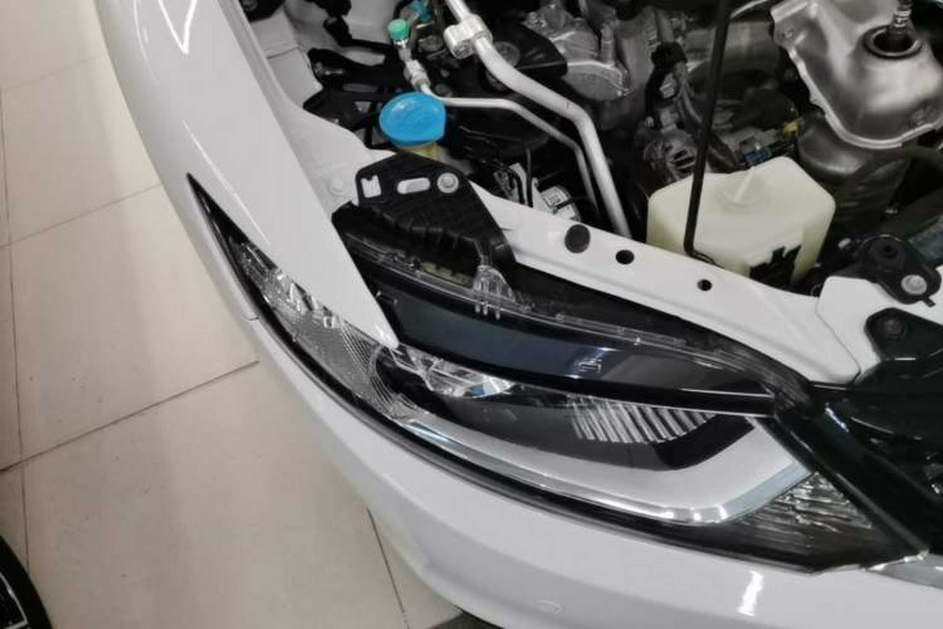 Used Honda Jade 2014 1.8L Automatic Comfort Elite Version 5 Seats Right Front Headlight