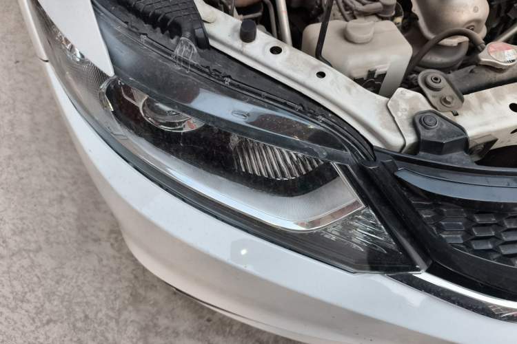 Used Honda Jade 2014 1.8L Automatic Comfort Elite Version 5 Seats Right Front Headlight