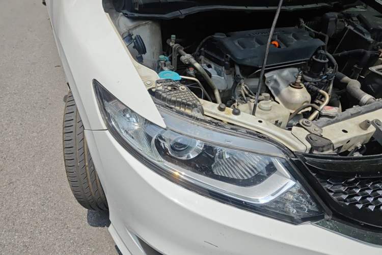 Used Honda Jade 2014 1.8L Automatic Comfort Elite Version 5 Seats Right Front Headlight