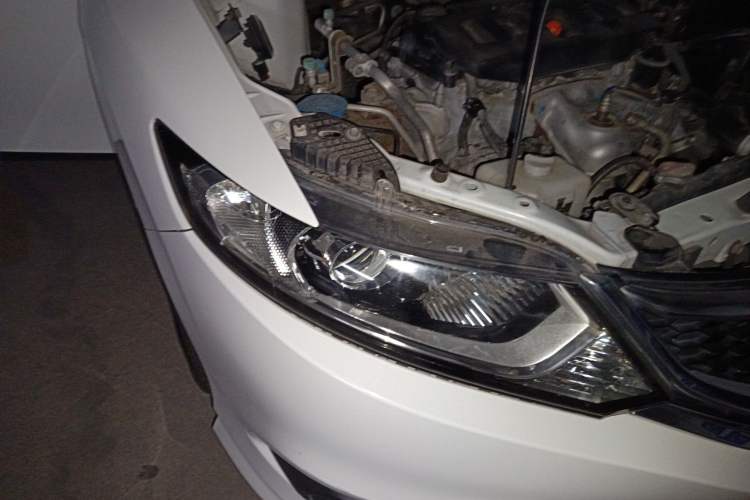 Used Honda Jade 2014 1.8L Automatic Comfort Elite Version 5 Seats Right Front Headlight