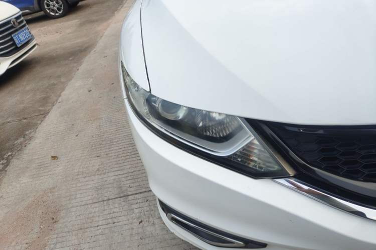 Used Honda Jade 2014 1.8L Automatic Comfort Elite Version 5 Seats Right Front Headlight