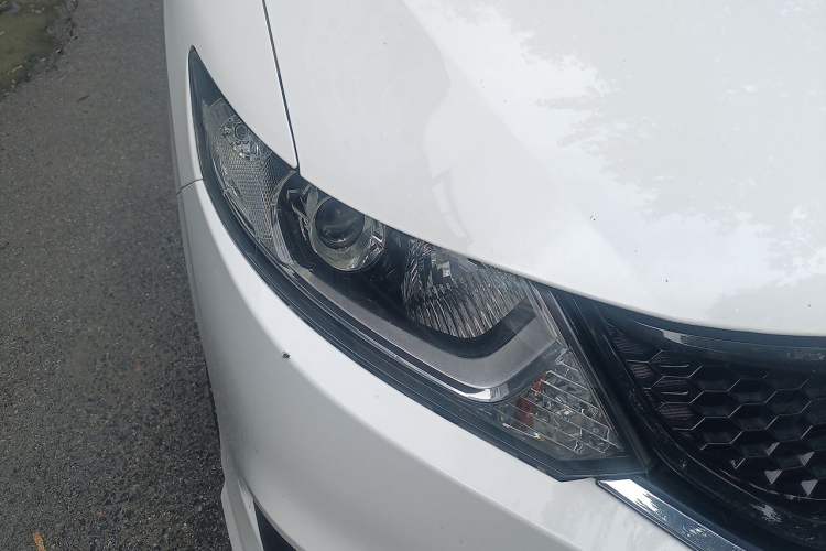 Used Honda Jade 2014 1.8L Automatic Comfort Elite Version 5 Seats Right Front Headlight