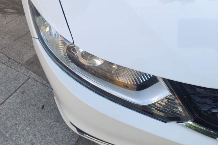 Used Honda Jade 2014 1.8L Automatic Comfort Elite Version 5 Seats Right Front Headlight